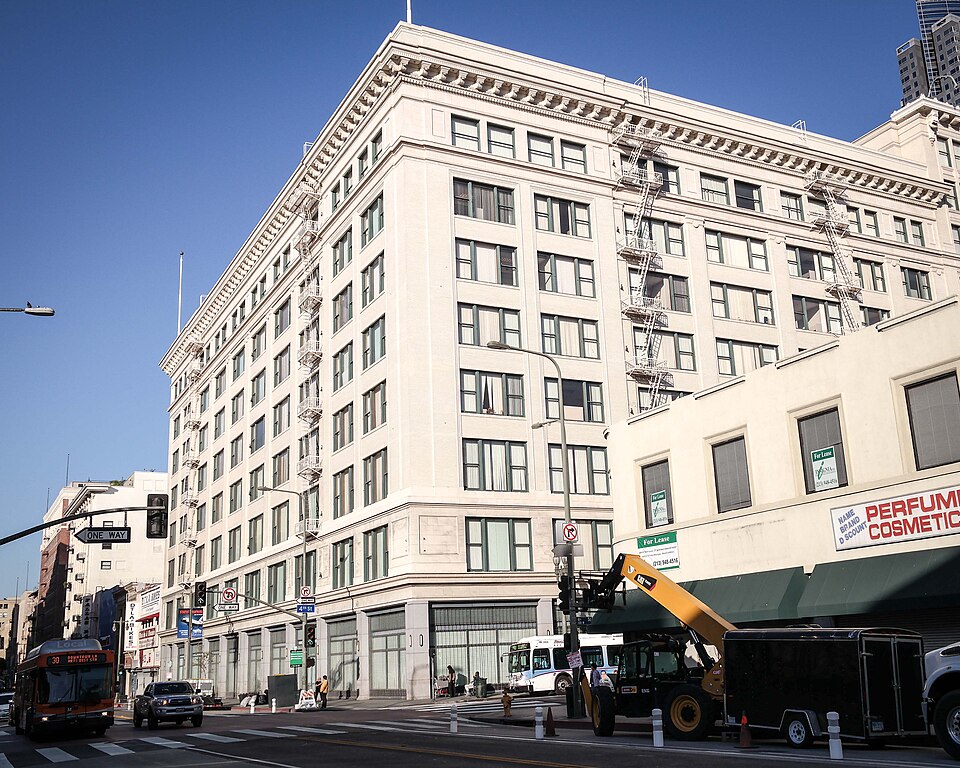File:The Broadway Department Store 01.jpg