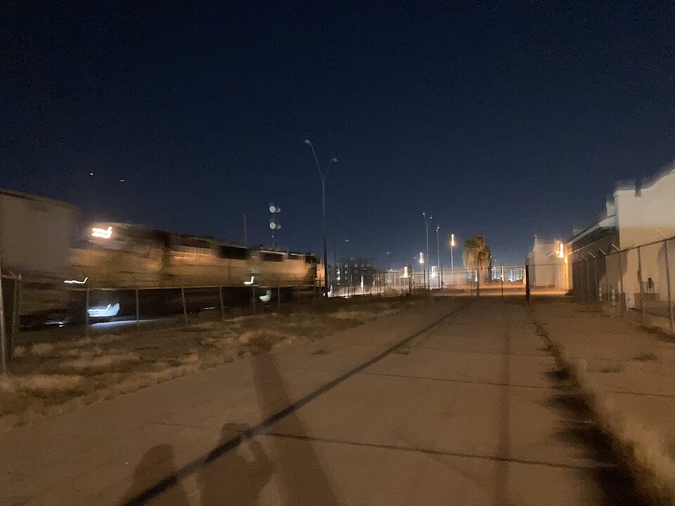 File:Train at Union Station Phoenix.jpg
