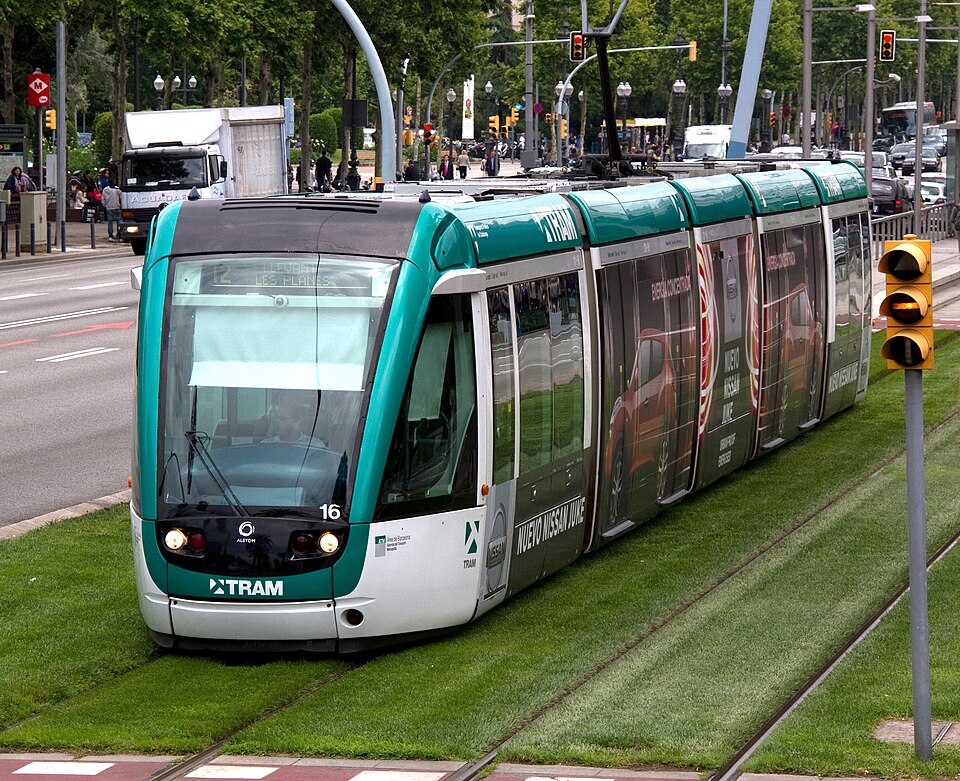 File:Barcelona Tram 16.jpg