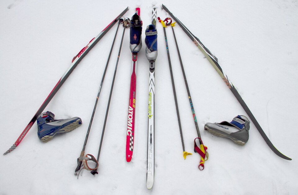 File:Cross-country equipment--Skate and Classic.jpg