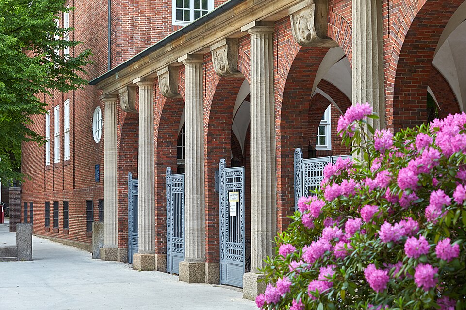 File:Gelehrtenschule des Johanneums Front 2022-05-31 13-32.jpg