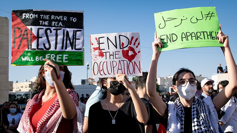 File:Protestors Holding Pro Palestine Posters.jpg