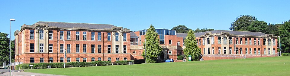 File:Roundhay School 1 August 2022.jpg