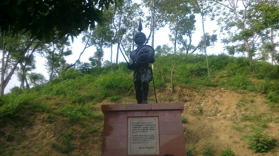 File:Statue of Paona Brajabashi.jpg