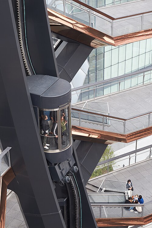 File:The Vessel Elevator 2019-09-30 21-17.jpg