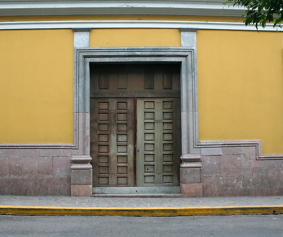 File:The library in Tegucigalpa (523583744).jpg
