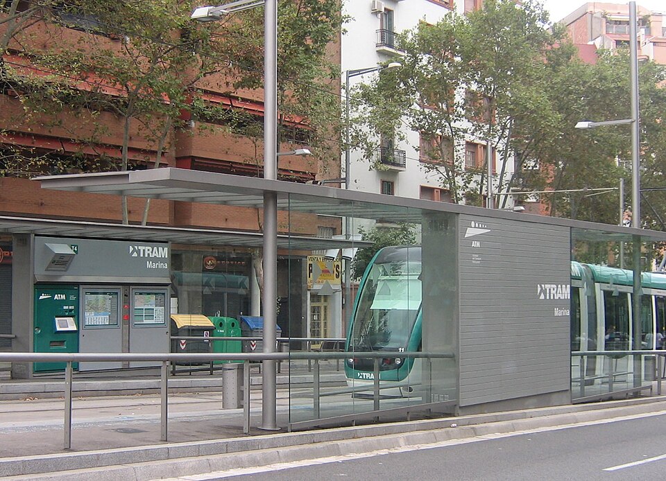 File:Tram Marina.jpg