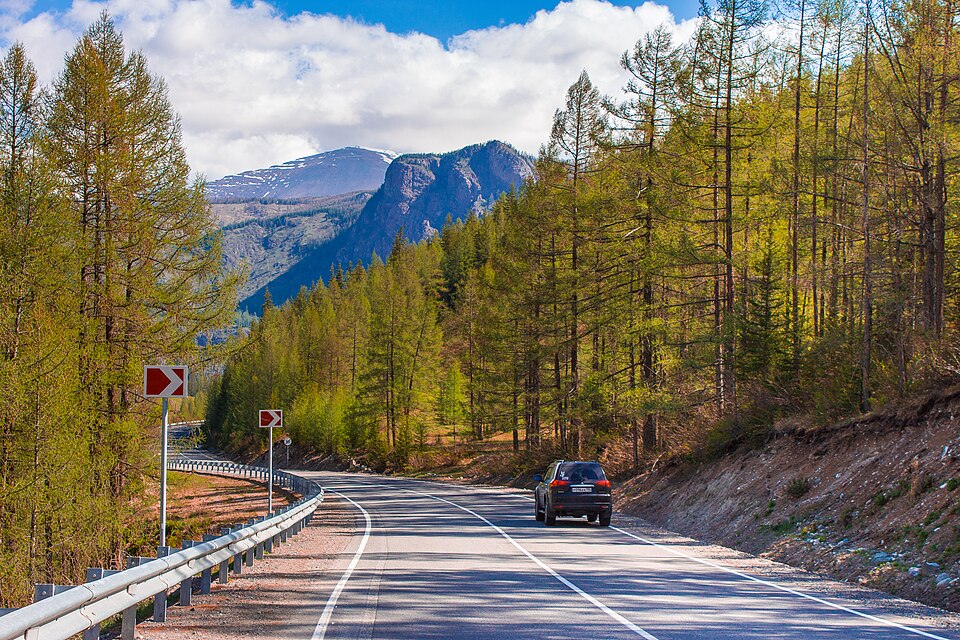 File:Р-256 highway (Russia) (Altai Republic) (1).jpg
