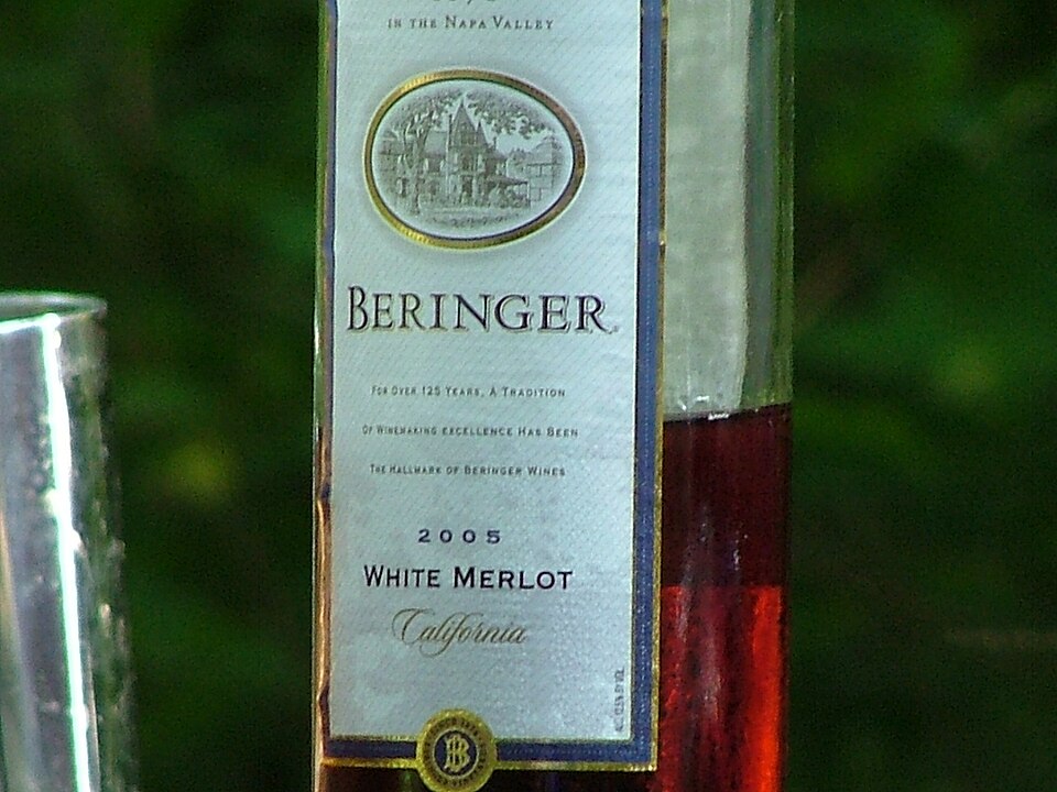 File:Beringer White Merlot.jpg
