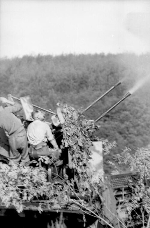 File:Bundesarchiv Bild 101I-022-2926-38, Russland, Vierlingsflak, feuernd.jpg