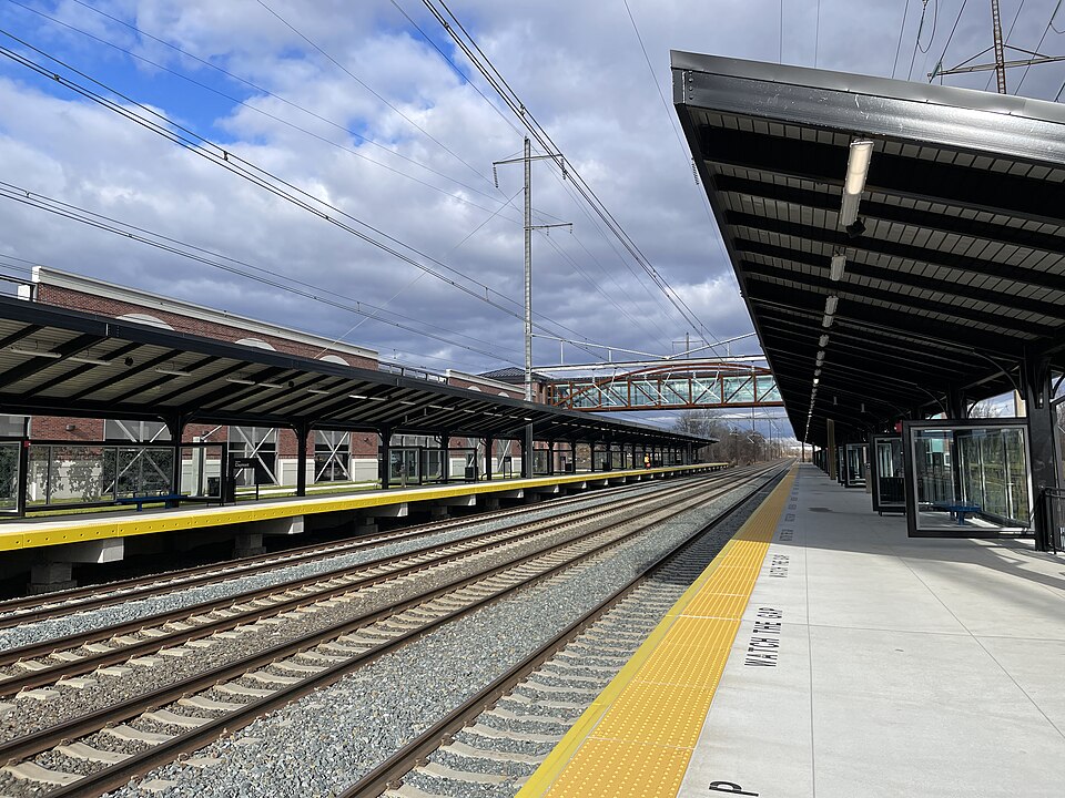 File:Claymont SEPTA station December 2023.jpeg
