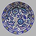 Dish with saz leaves and flowers, c. 1545–1550