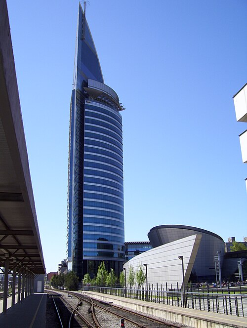 File:TorredeANTEL.jpg