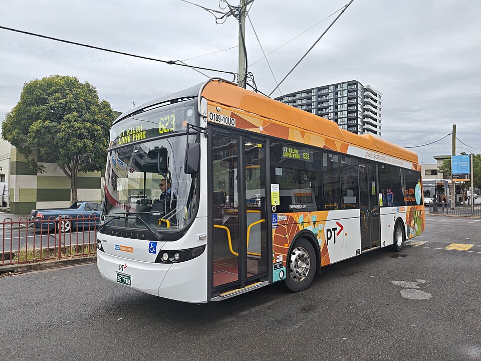 File:623 at Glen Waverley (2025).jpg