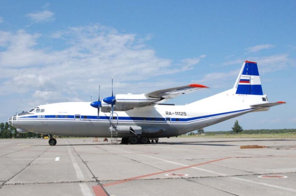 File:An-12 RA-11125 before the accident.jpg