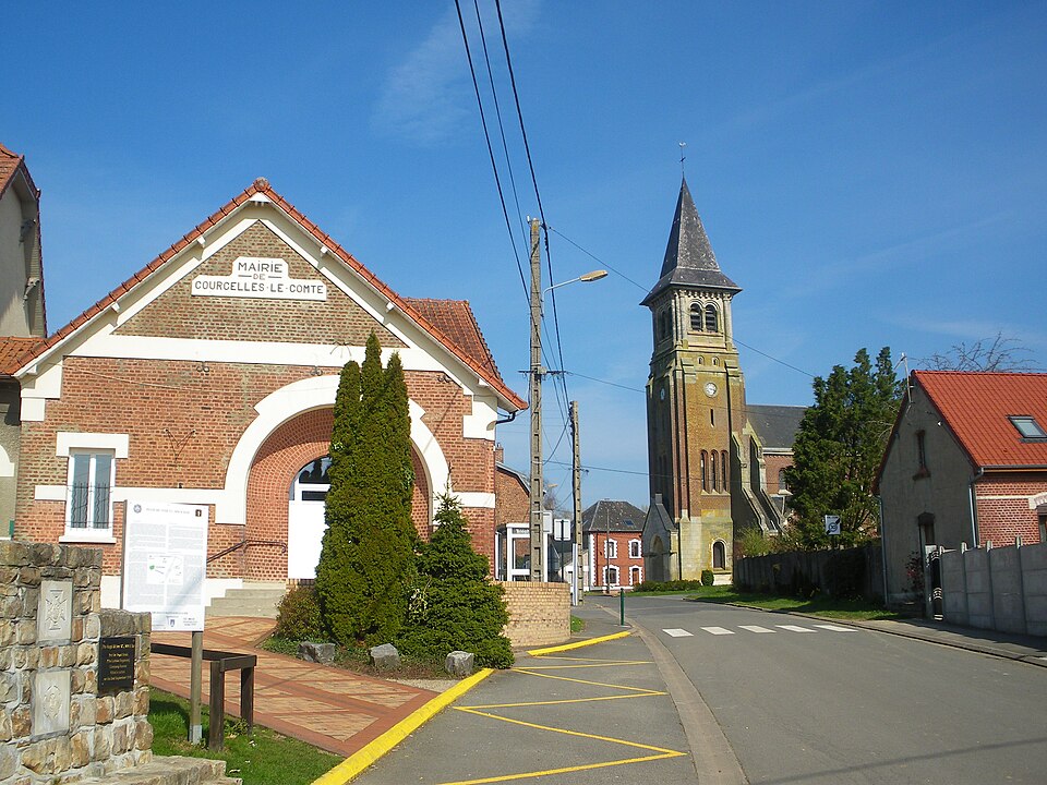 File:Courcelles-le-Comte - Centre.JPG