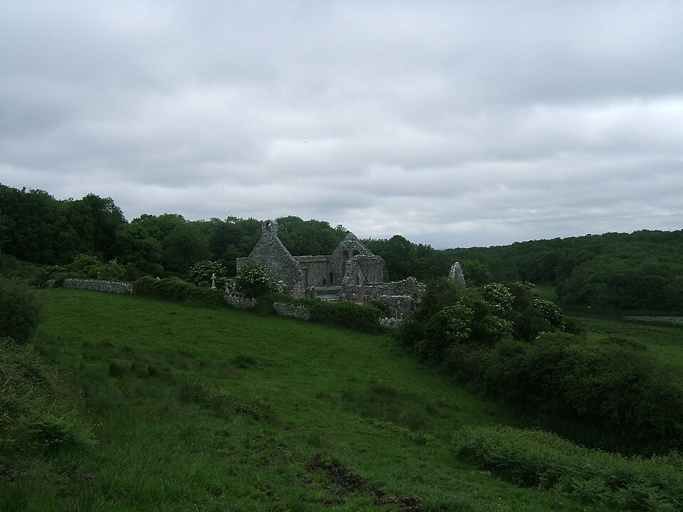 File:Killone Abbey June 2005.JPG