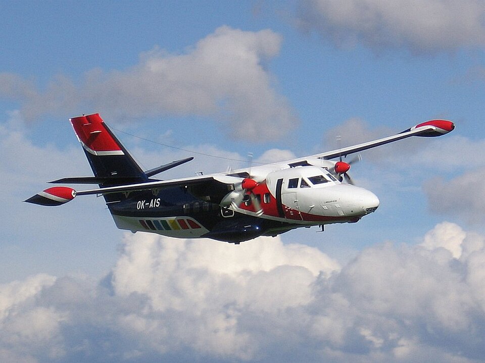 File:L410 UVP-E20.jpg