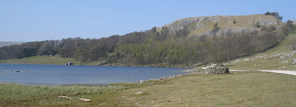 File:Malham Tarn 2.jpg