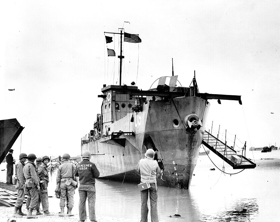 File:USS LCI(L)-93 Abandoned on Omaha Beach1944.jpg