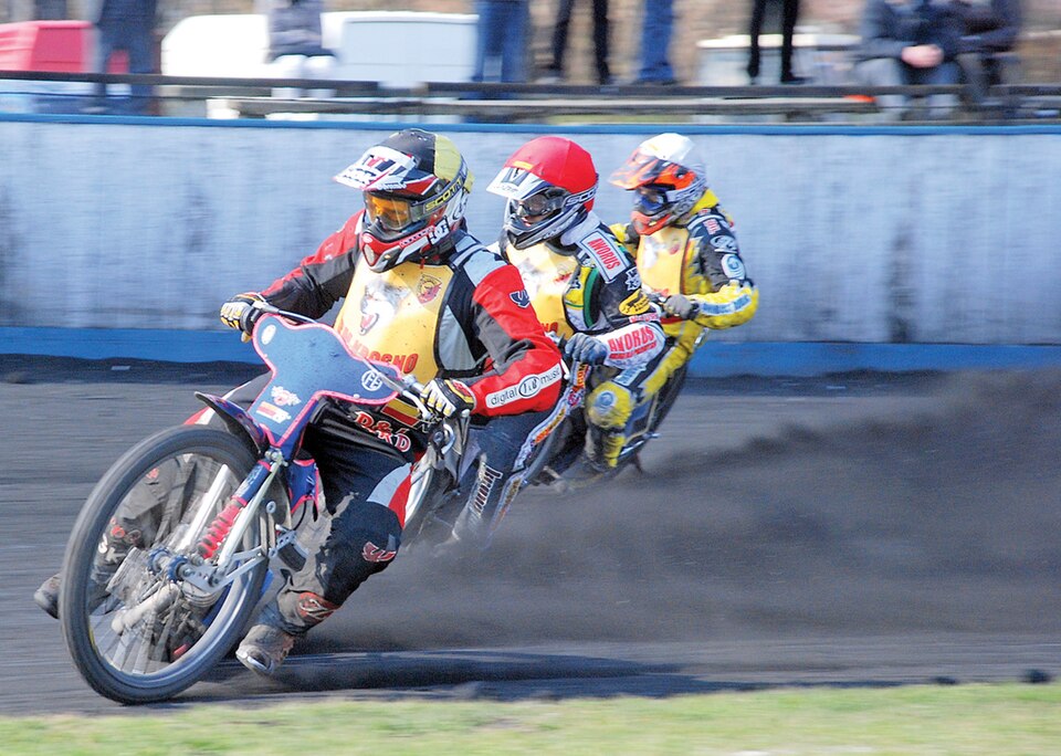 File:ZUZEL KSM KROSNO FOTO HEPNAR.jpg