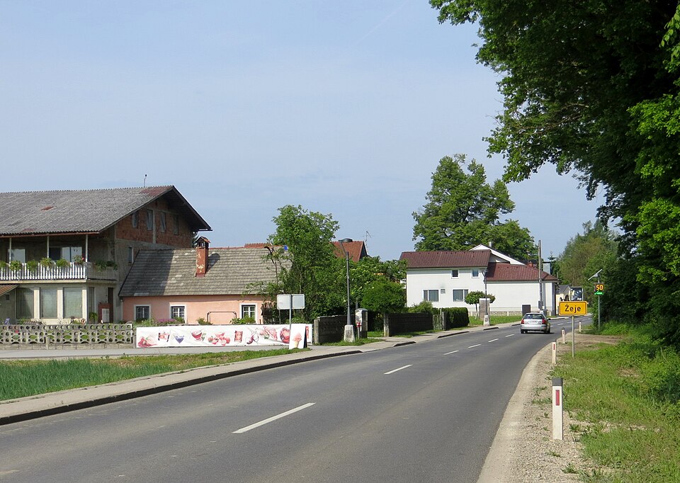 File:Zeje pri Komendi Slovenia 1.jpg