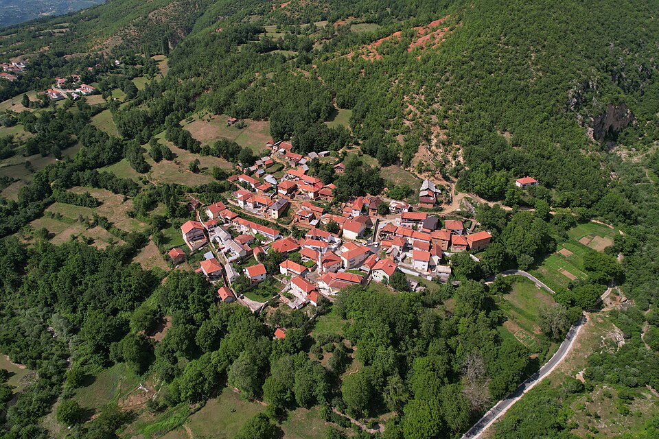 File:Поглед на Бајрамовци.jpg