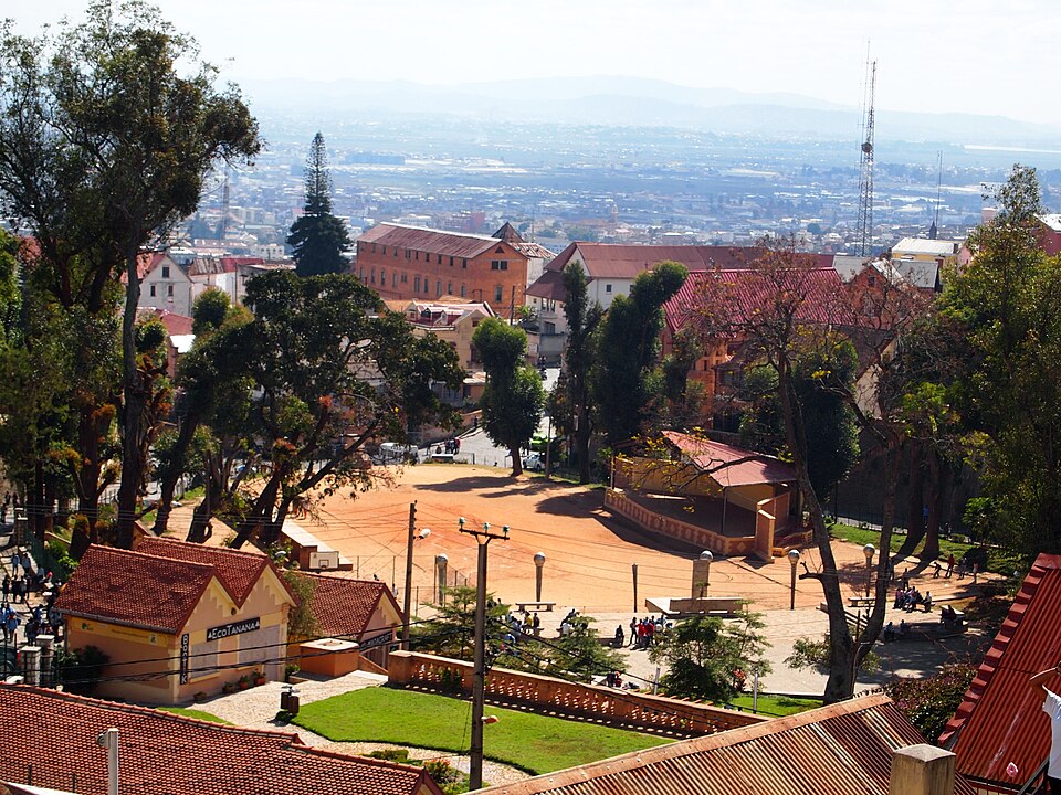 File:Antananarivo Madagascar andohalo plaza.JPG