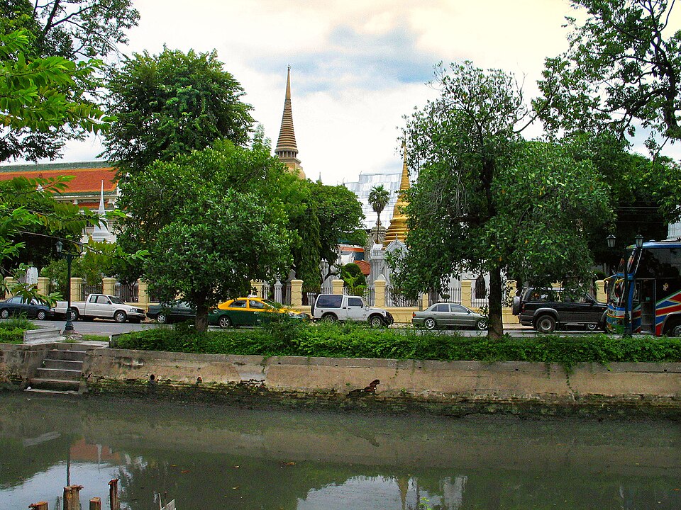 File:Bkkwatrajbopit0409d.jpg