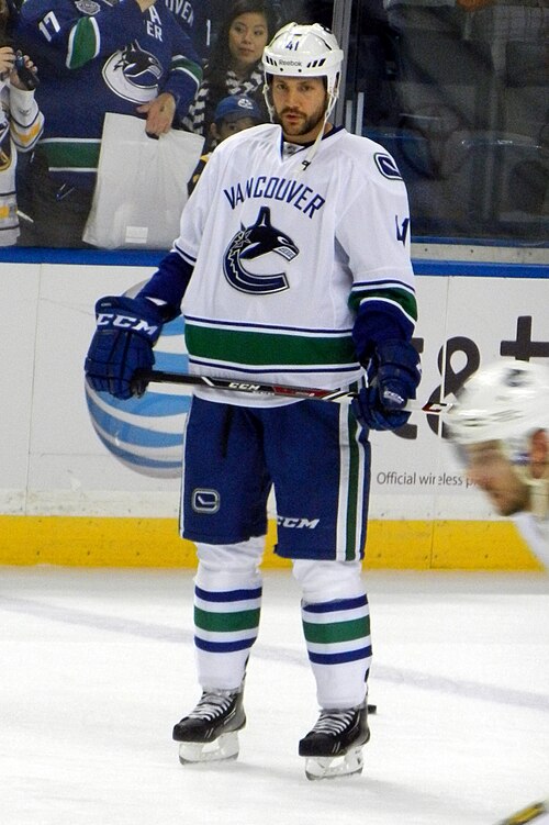 File:Andrew Alberts Canucks.jpg