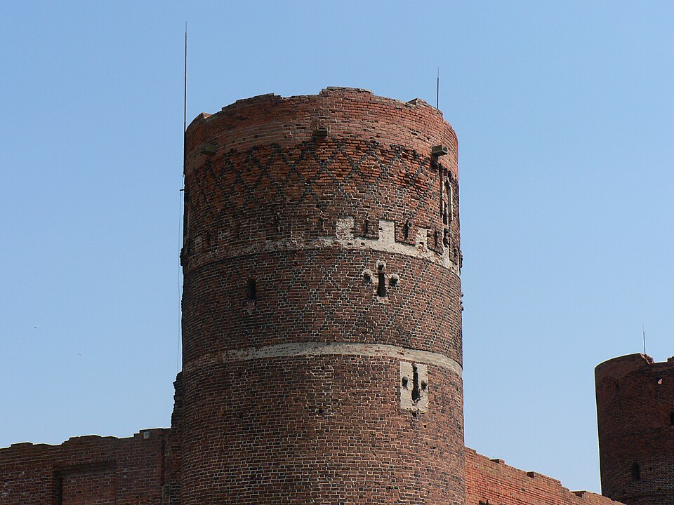 File:Baszta zamku w Ciechanowie.jpg