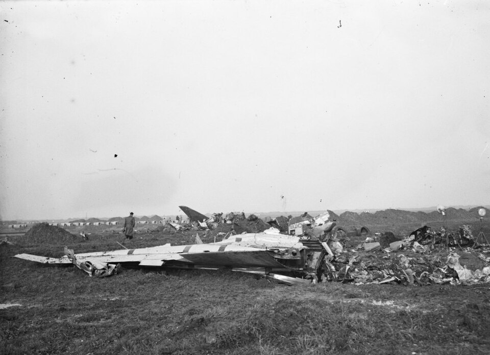 File:KLM PH-TBW wreckage.jpg