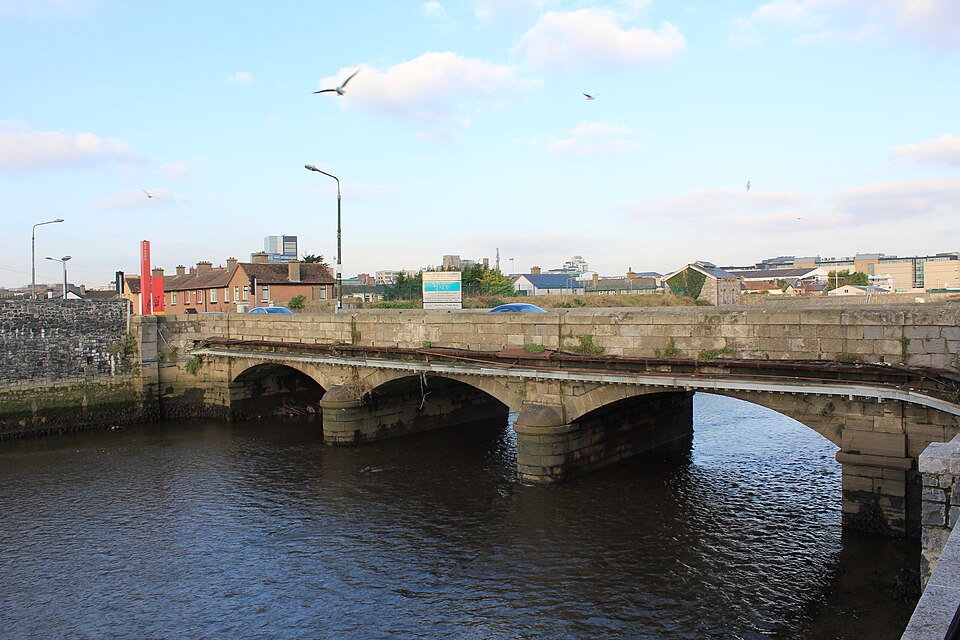 File:LondonBridgeDublin.JPG