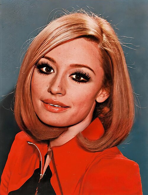 File:Raffaella Carrà Grand Hôtel 1971.jpg