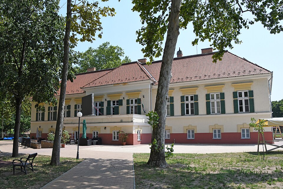File:Sándorfalva, Pallavicini-kastély 2021 01.jpg