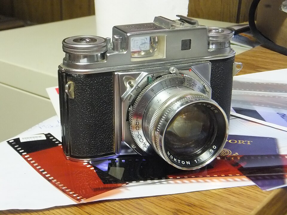 File:Voigtlander Prominent II.jpg