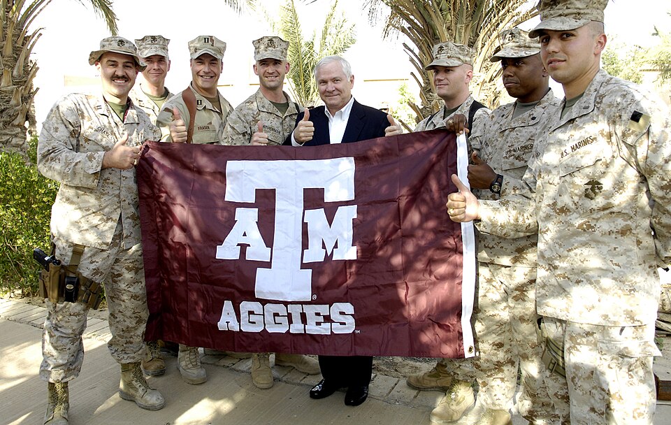 File:Aggies-CampFallujah Robert-Gates.JPEG