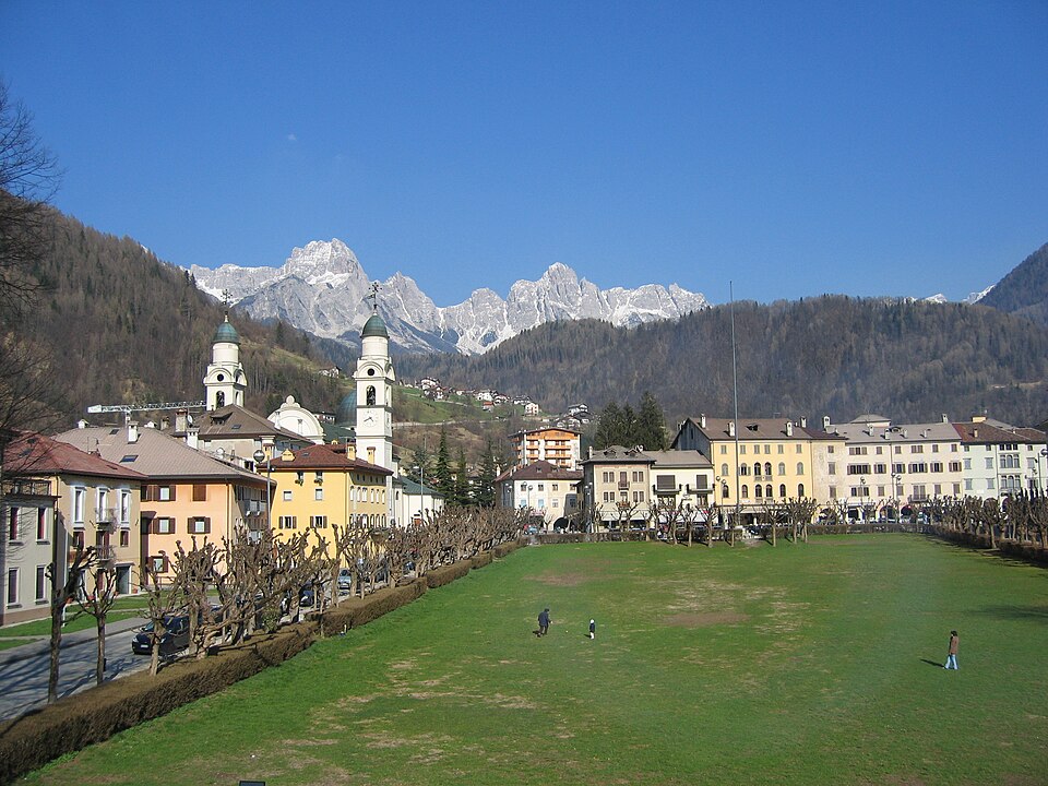 File:Agordo (BL) Italy village.jpg