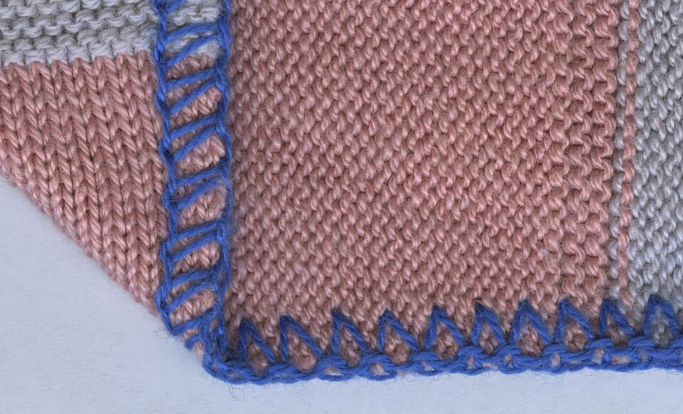 File:Overlock 3-thread.jpg