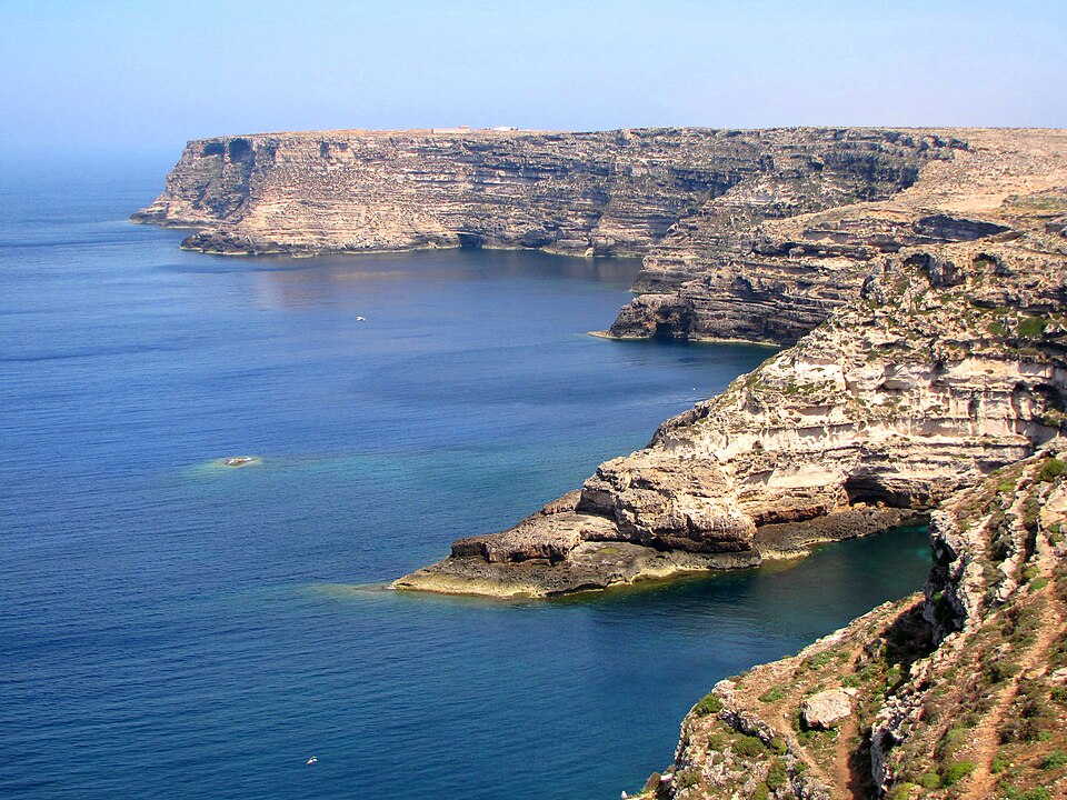 File:Gregale cliffs lampedusa.JPG