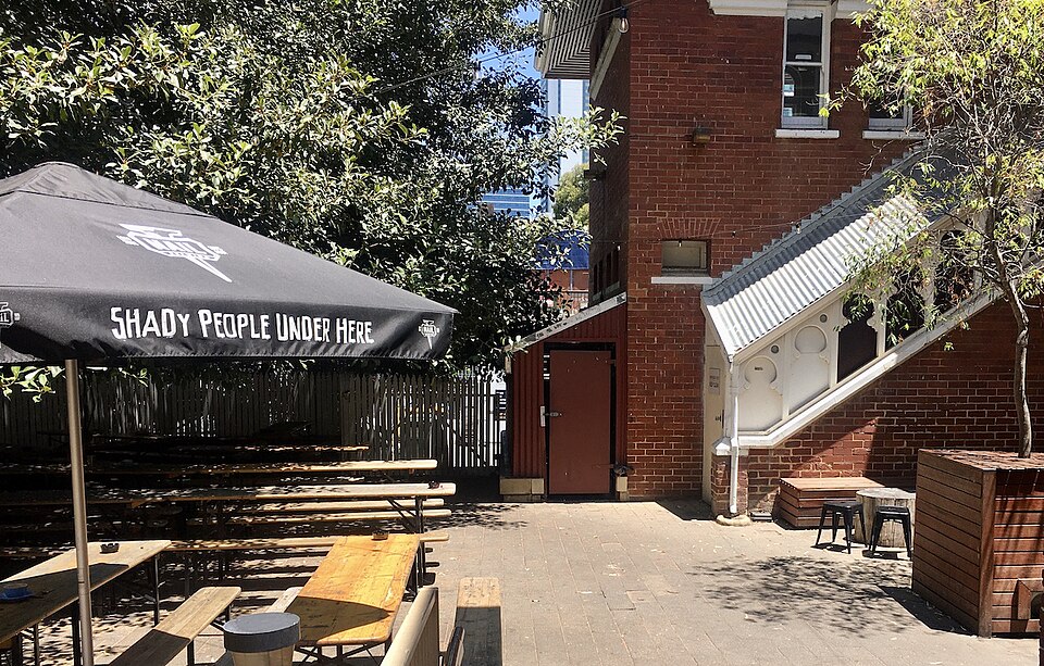 File:Pica bar outdoor area.jpg