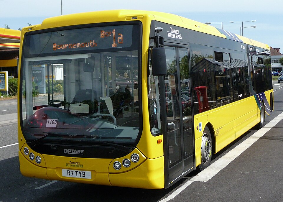 File:Transdev Yellow Buses 7 2.JPG