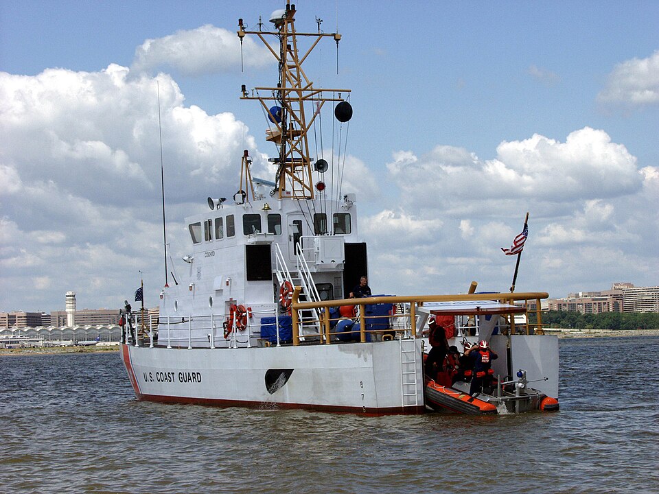 File:USCGC Cochito launching small boat.jpg