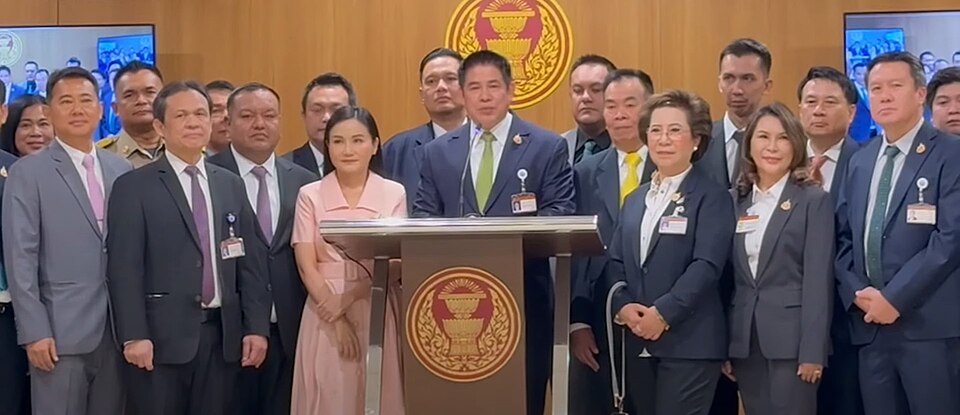 File:ร้อยเอก ธรรมนัส พรหมเผ่า แถลงเข้าพรรคกล้าธรรม.jpg