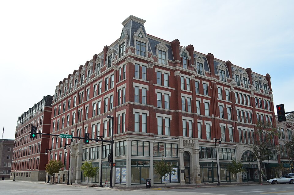 File:Carey House (Wichita, Kansas) 1.jpg