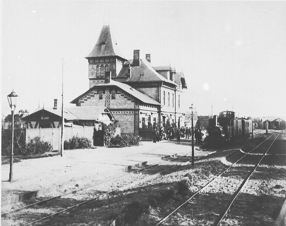 File:Eckernfoerde - Bahnhof (1887).jpg