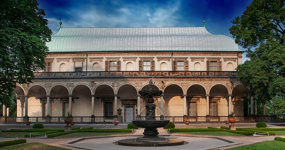 File:Letohrádek královny Anny by Crazyspeak (2).jpg