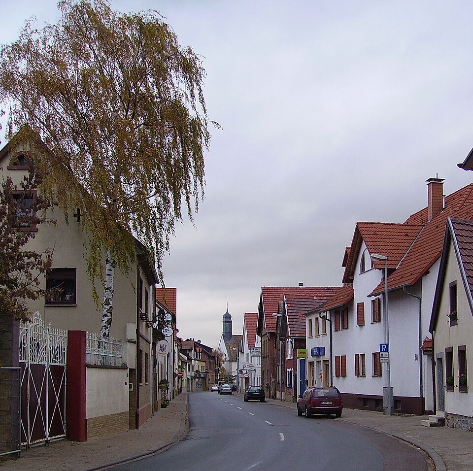 File:Meckenheim Hauptstrasse.JPG