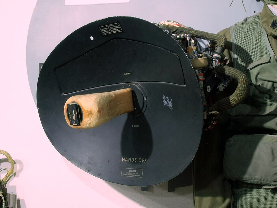 File:Radar dish of a F-104 Starfighter.JPG