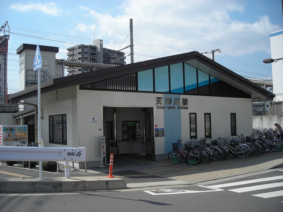 File:天神川駅02.JPG